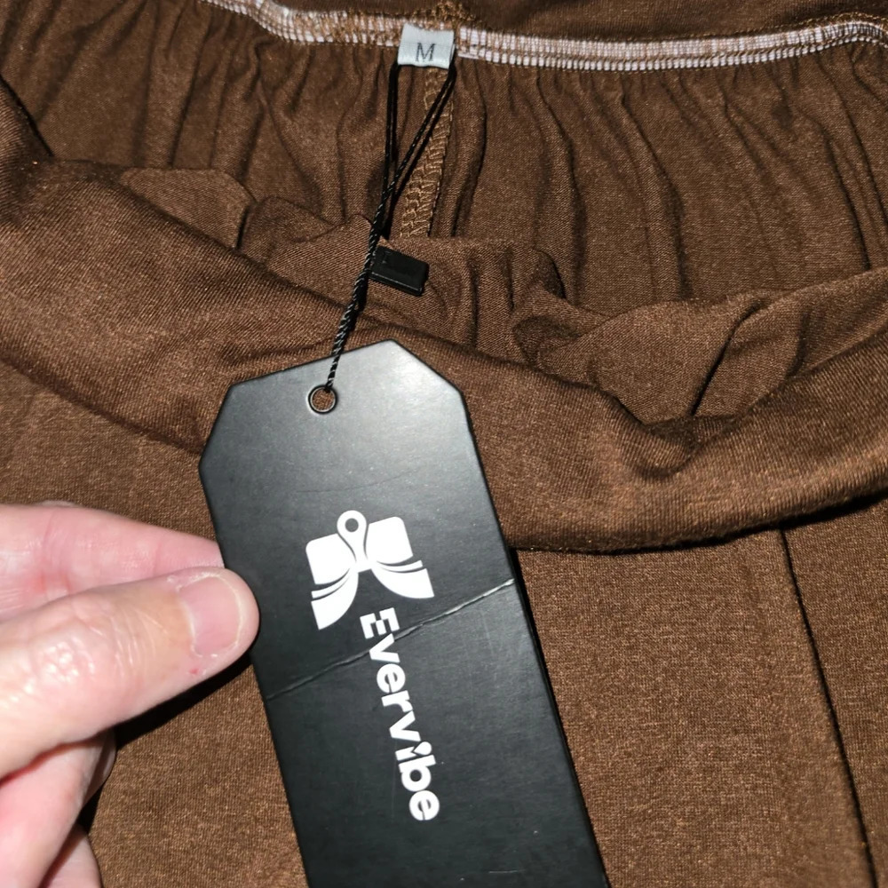 Womens Evervibe, size medium, brown skirt with pockets NEW WITH TAGS! - Picture 3 of 3